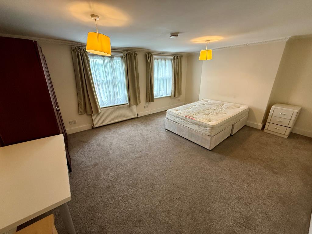 Lot: 138 - LICENSED FIVE-BEDROOM HMO WITH ADDITIONAL SELF-CONTAINED FLAT - Bedroom five